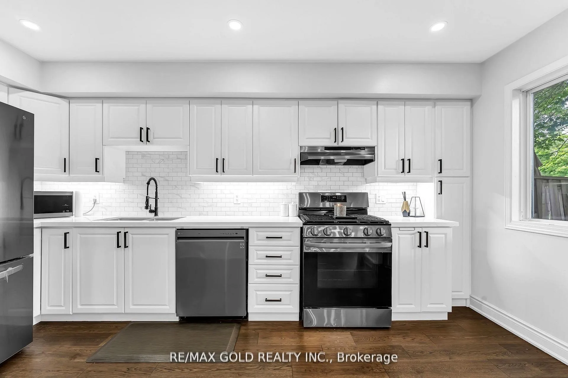 Photo 13 of Unit 34, 90 Mooregate Crescent, Kitchener — HOMEH