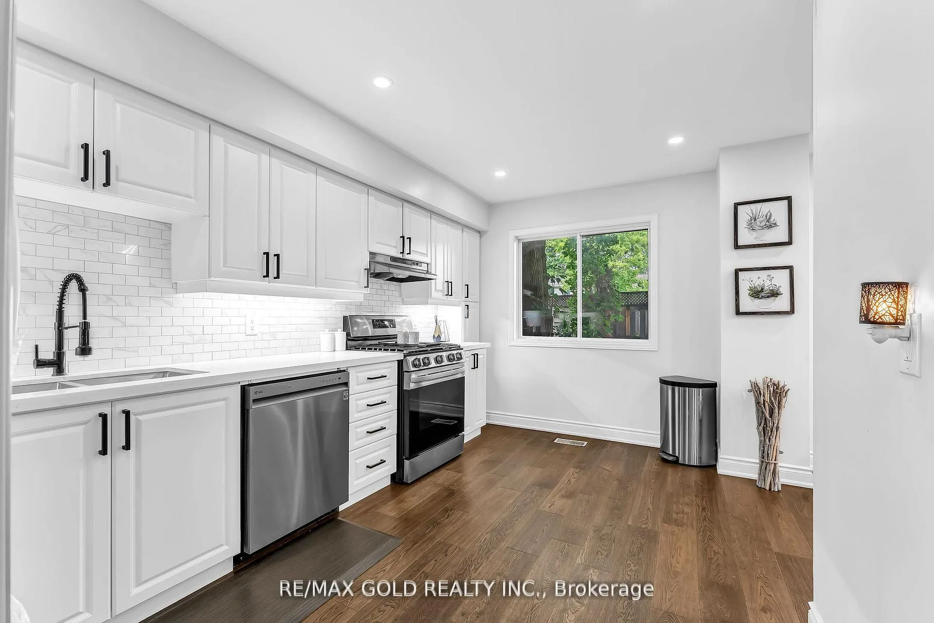 Photo 14 of Unit 34, 90 Mooregate Crescent, Kitchener — HOMEH