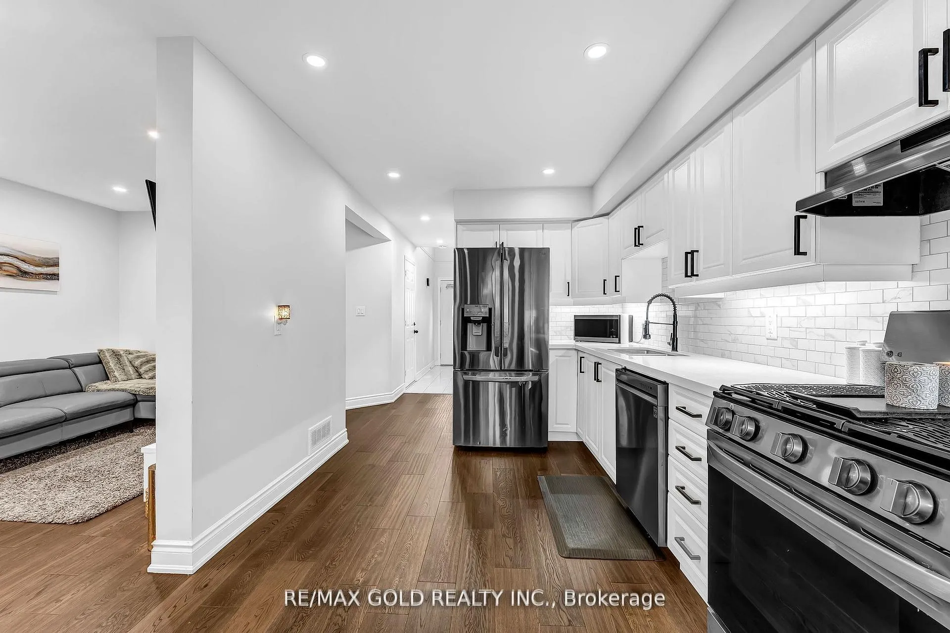 Photo 15 of Unit 34, 90 Mooregate Crescent, Kitchener — HOMEH