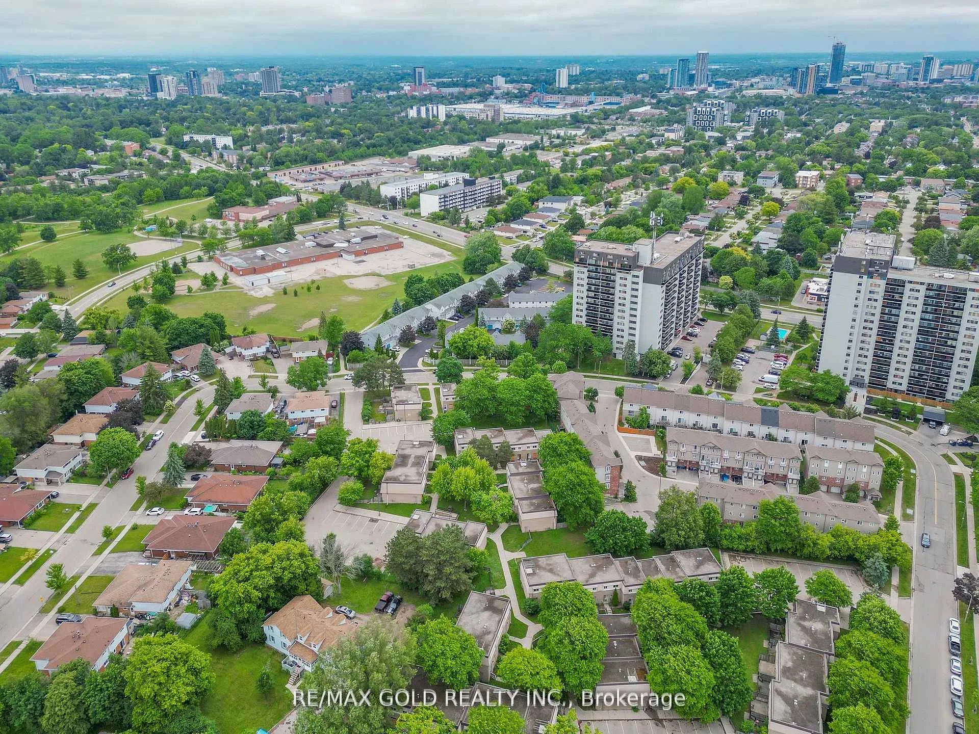 Photo 38 of Unit 34, 90 Mooregate Crescent, Kitchener — HOMEH