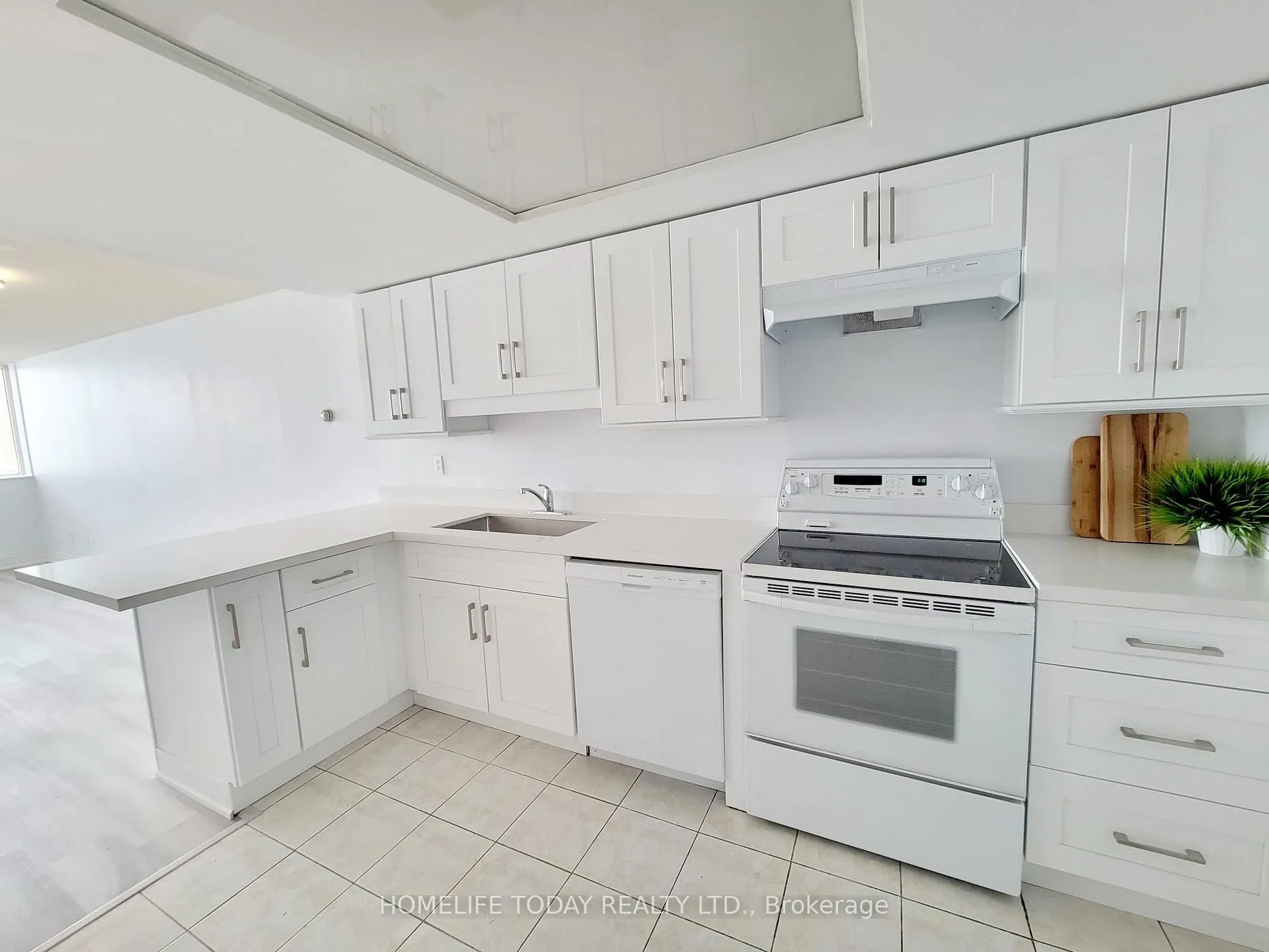 Front of Unit 1510, 2460 Eglinton Avenue E