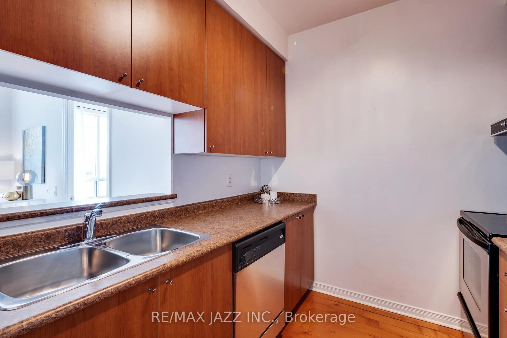 Photo 11 of Unit 1104, 1200 The Esplanade N, Pickering, Town Centre — HOMEH