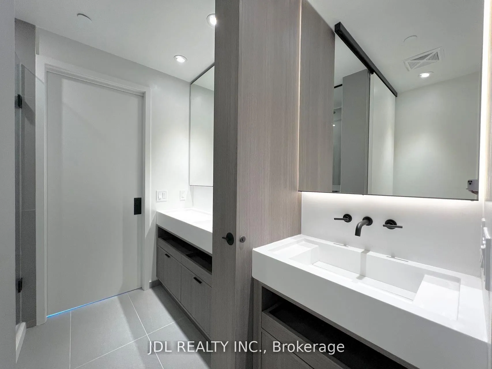 Photo 8 of Unit 4201, 55 Charles Street E, Toronto, Church-Yonge Corridor — HOMEH