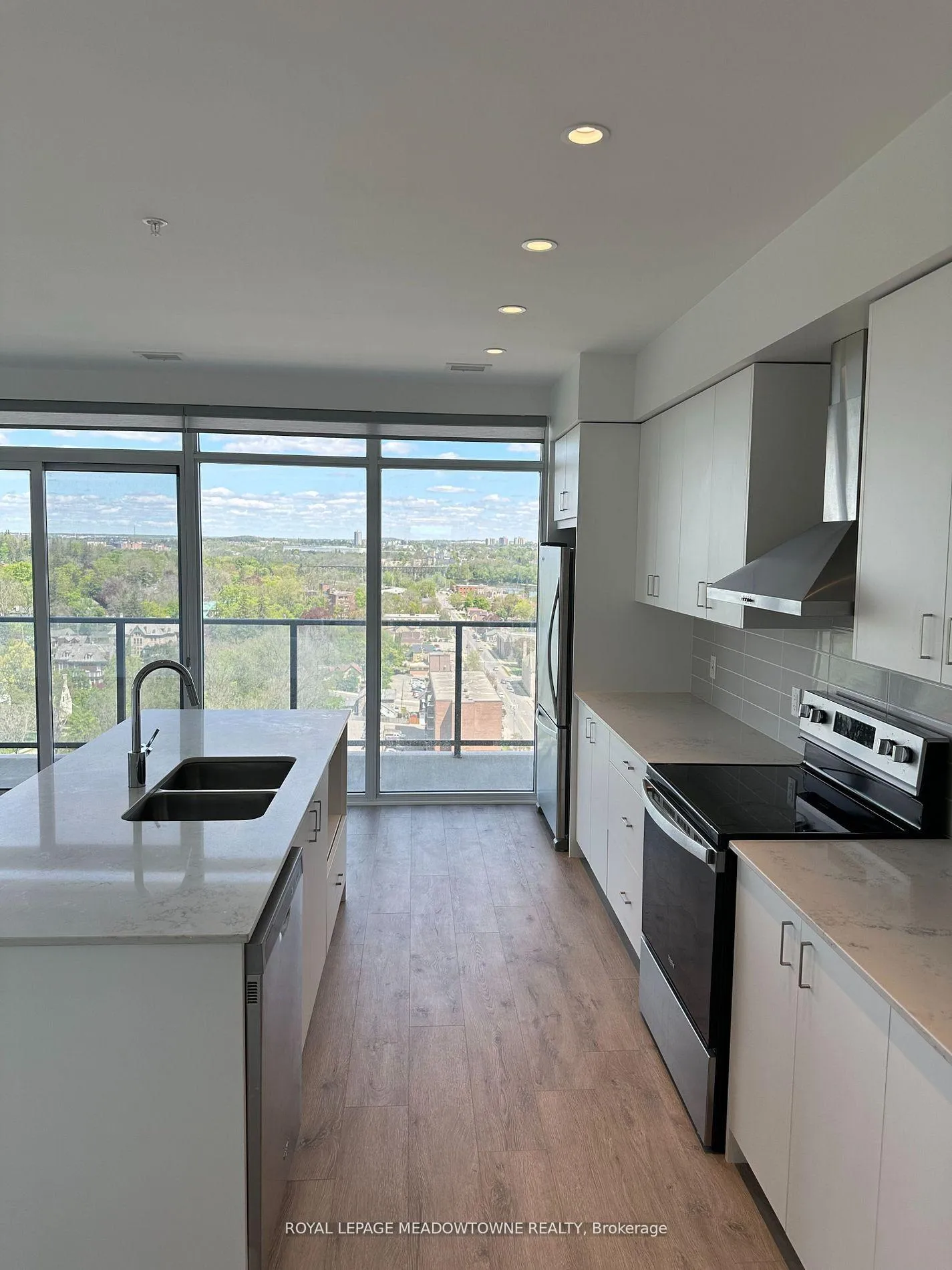 Photo 4 of Unit 1602, 15 Glebe Street N, Cambridge, St. Andrews Estates — HOMEH