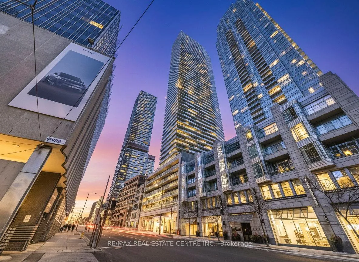 Front of Unit 5404, 2221 Yonge Street