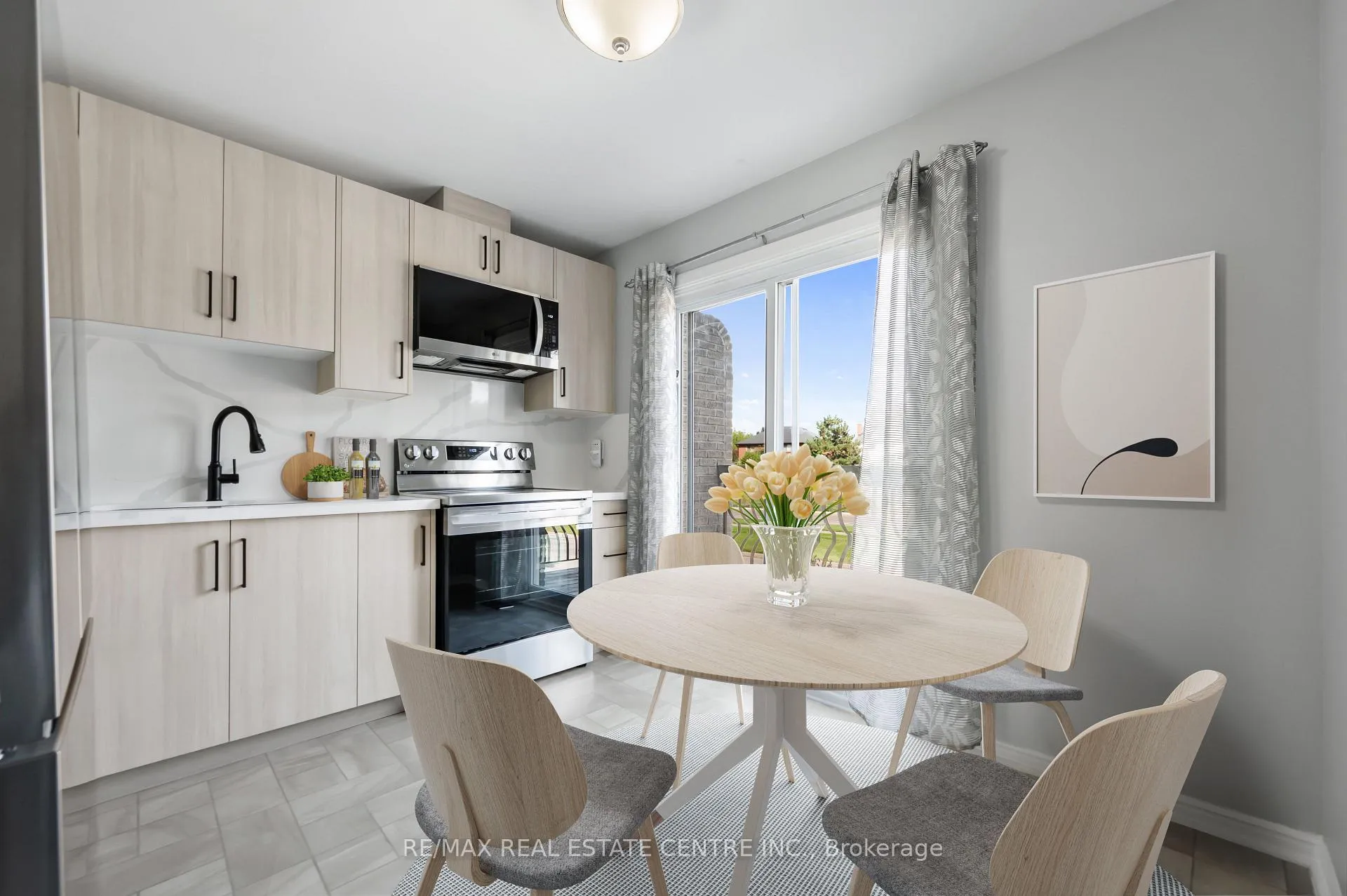 Photo 3 of Unit 57, 1115 Paramount Drive, Hamilton, Stoney Creek — HOMEH