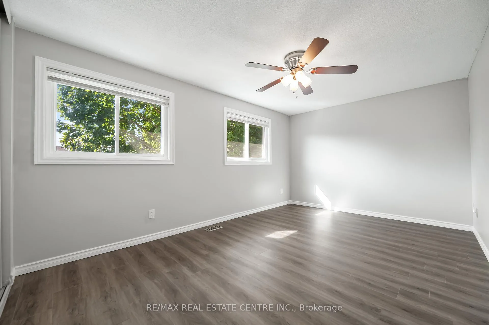 Photo 17 of Unit 57, 1115 Paramount Drive, Hamilton, Stoney Creek — HOMEH