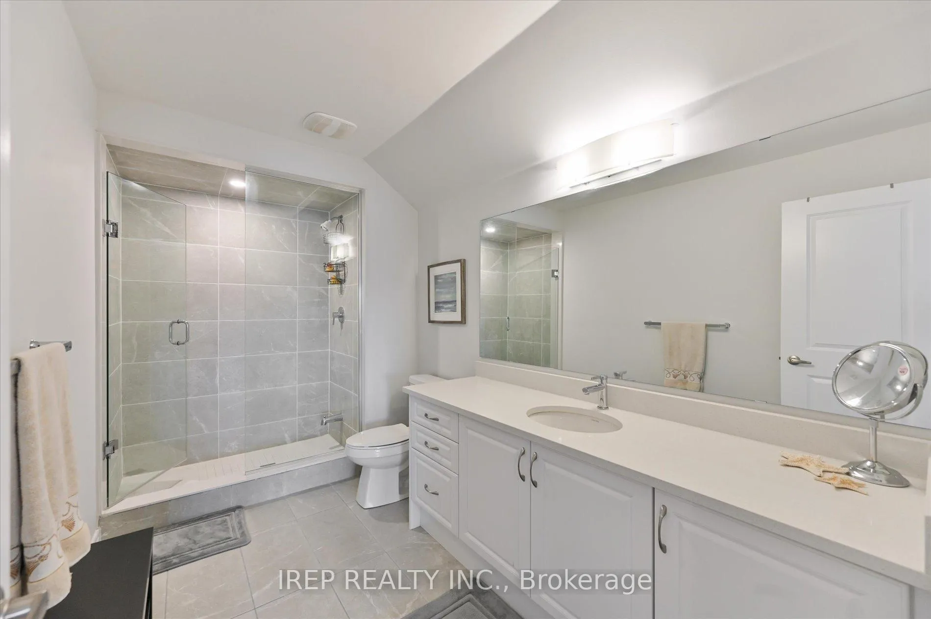 Photo 24 of 45 Overlea Drive, Brampton, Sandringham-Wellington — HOMEH