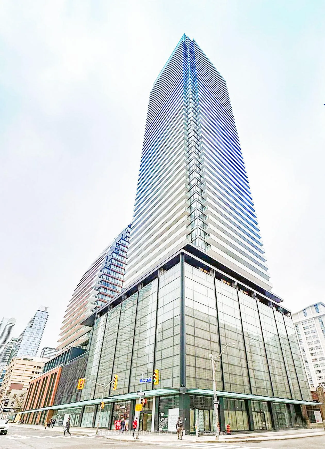 Front of Unit 5001, 501 Yonge Street