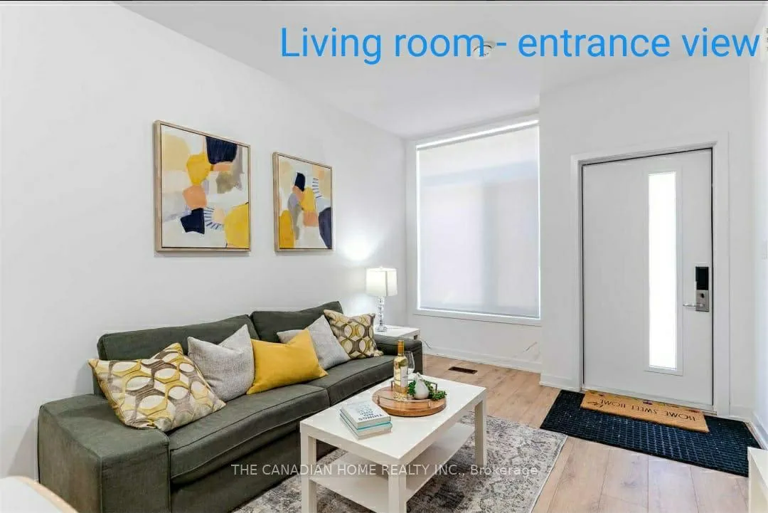 Front of Unit 43, 1740 Simcoe Street N