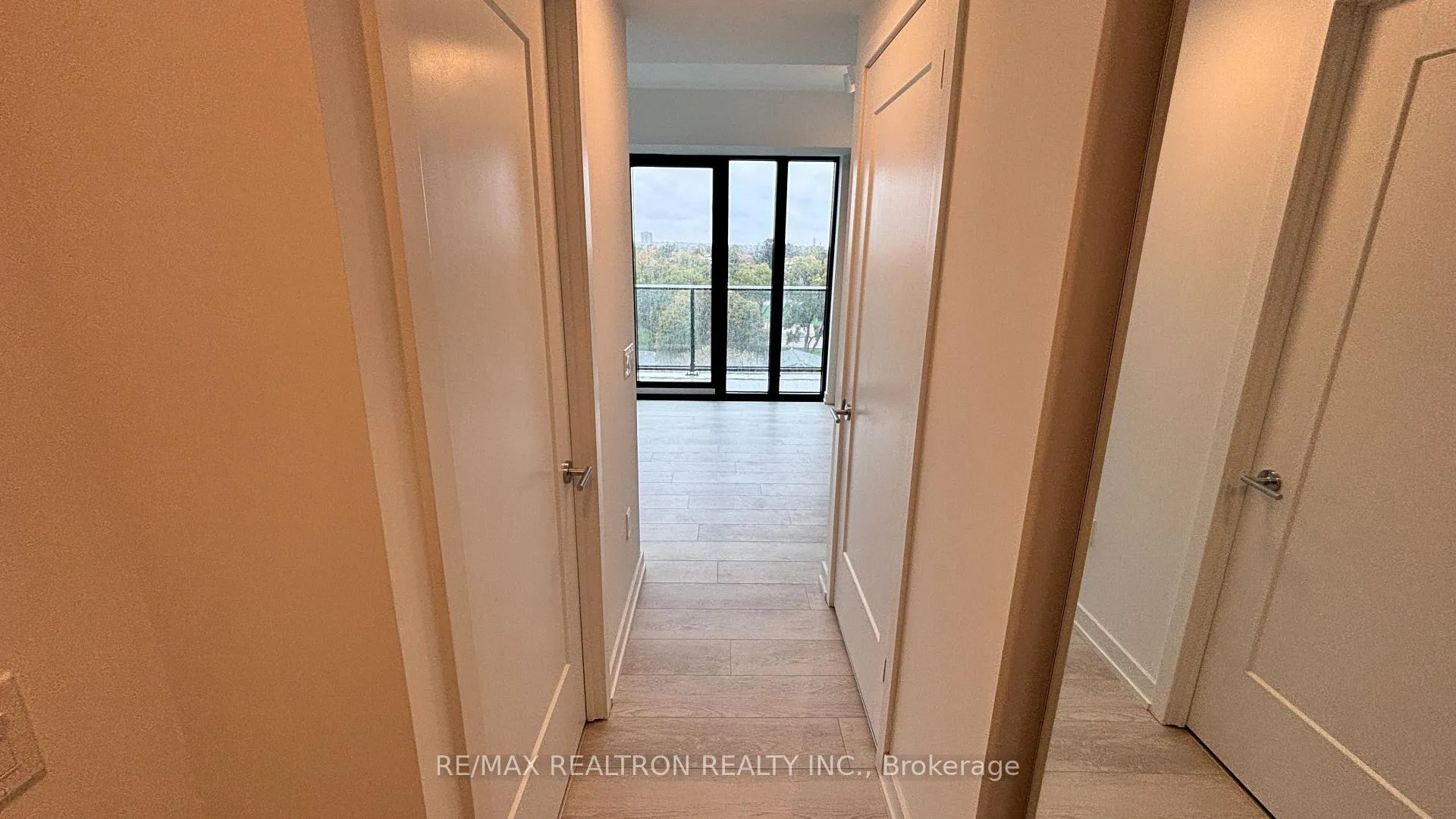 Photo 3 of Unit 819, 801 The Queensway, Etobicoke, Stonegate-Queensway — HOMEH