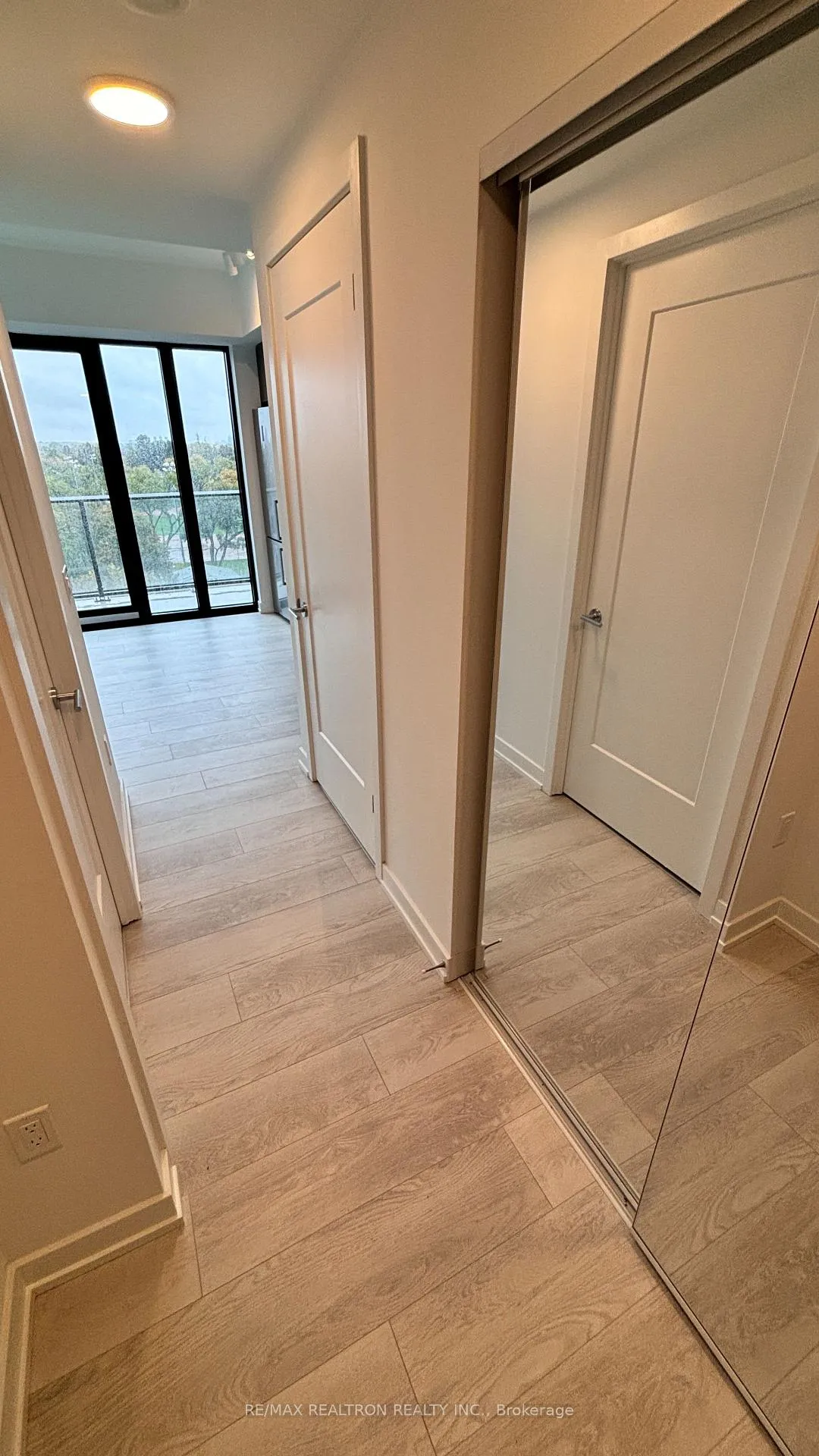 Photo 4 of Unit 819, 801 The Queensway, Etobicoke, Stonegate-Queensway — HOMEH