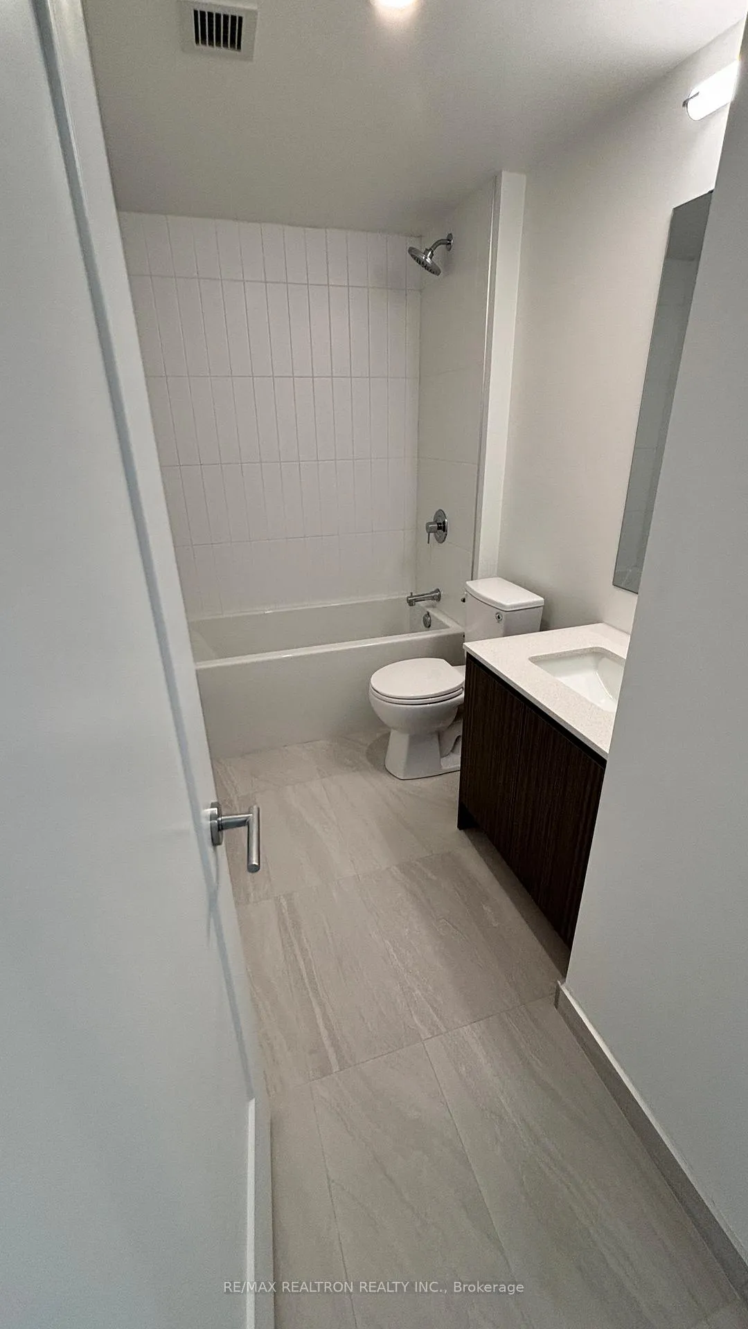 Photo 6 of Unit 819, 801 The Queensway, Etobicoke, Stonegate-Queensway — HOMEH