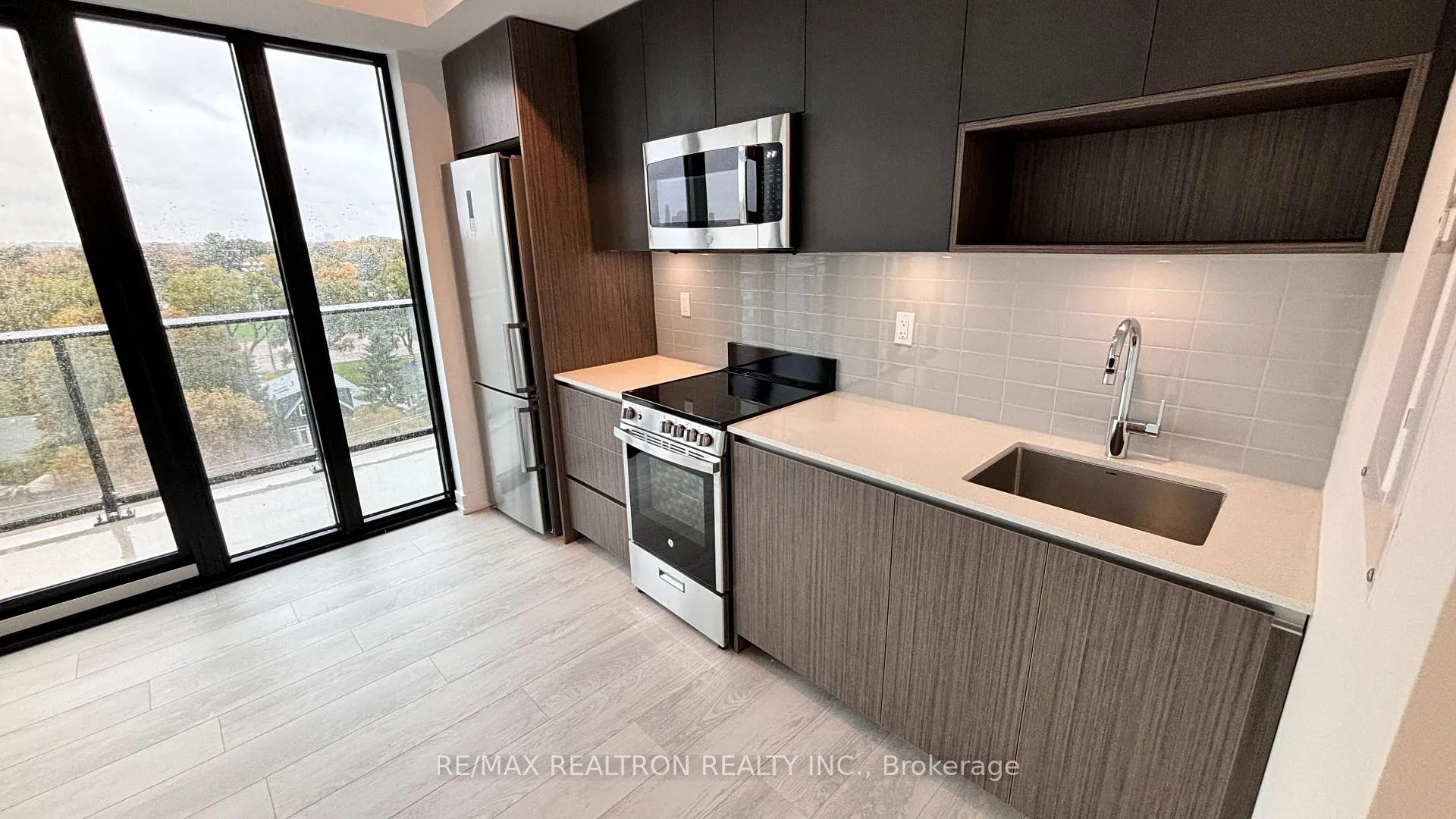 Photo 8 of Unit 819, 801 The Queensway, Etobicoke, Stonegate-Queensway — HOMEH
