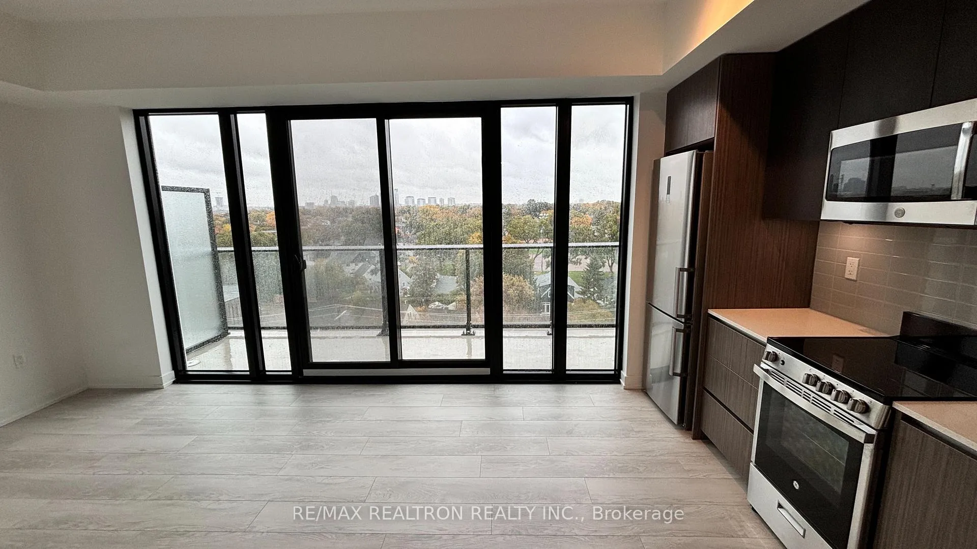 Photo 9 of Unit 819, 801 The Queensway, Etobicoke, Stonegate-Queensway — HOMEH
