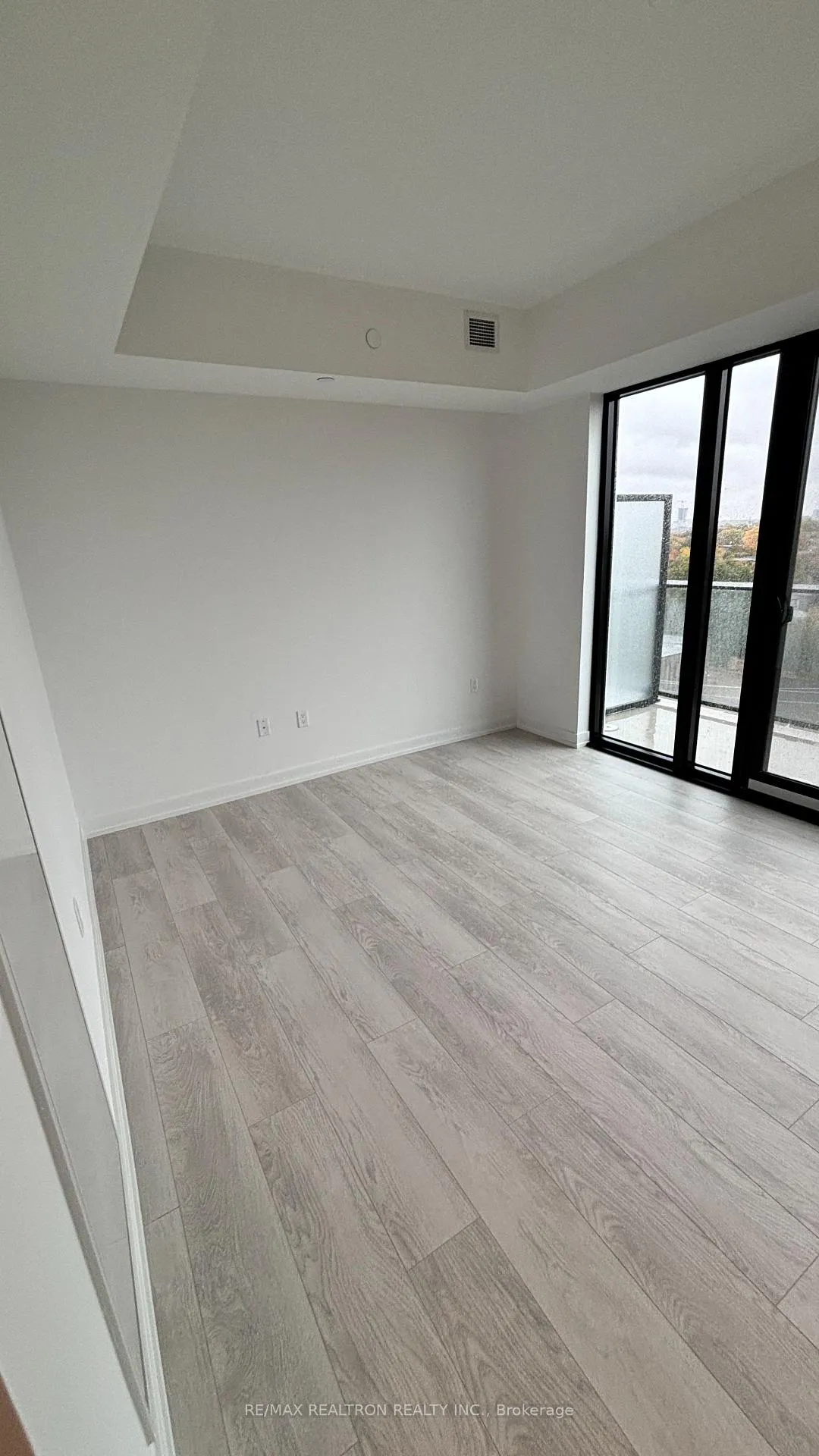 Photo 10 of Unit 819, 801 The Queensway, Etobicoke, Stonegate-Queensway — HOMEH