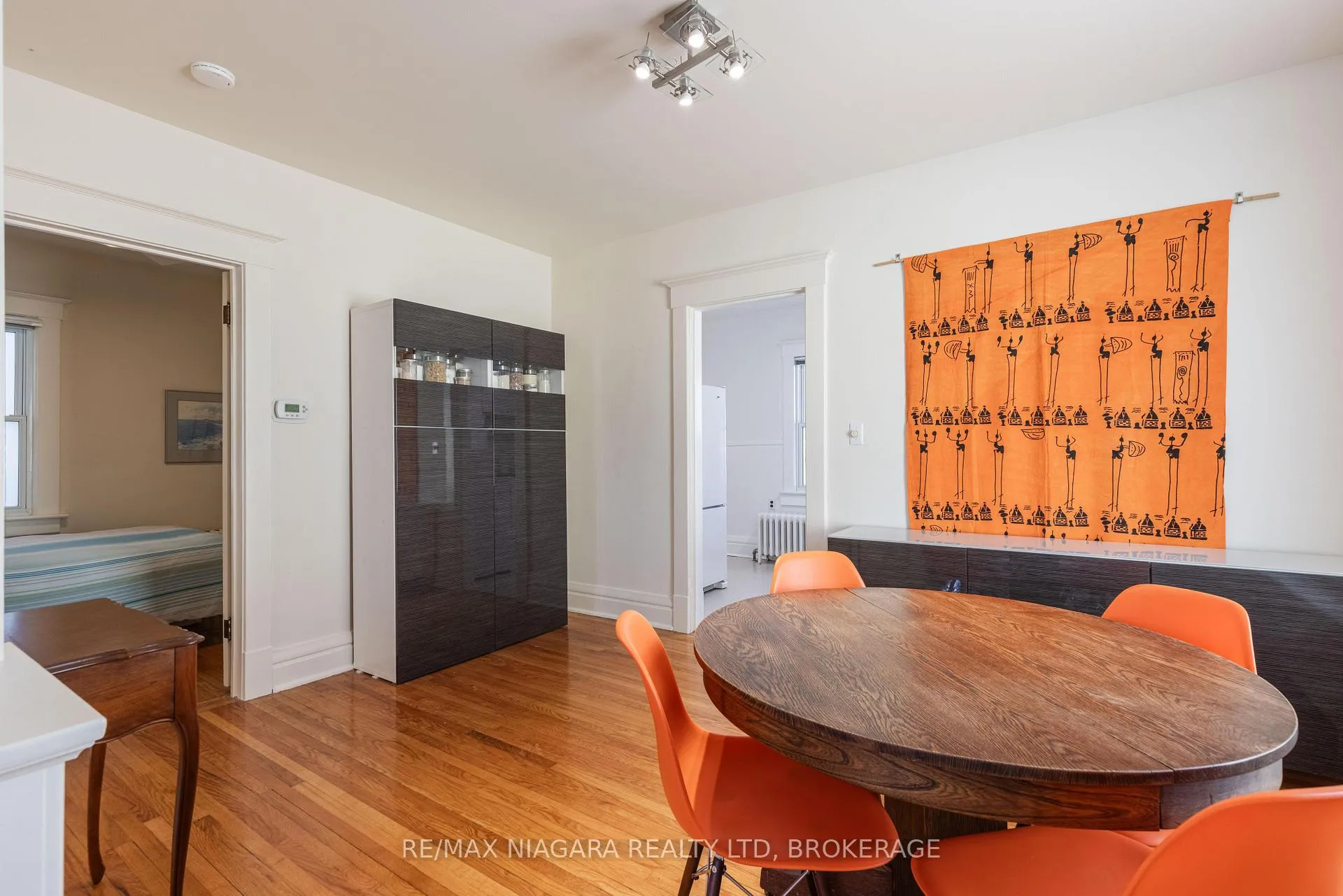 Photo 8 of 25 Wilson Street, St. Catharines, Downtown — HOMEH