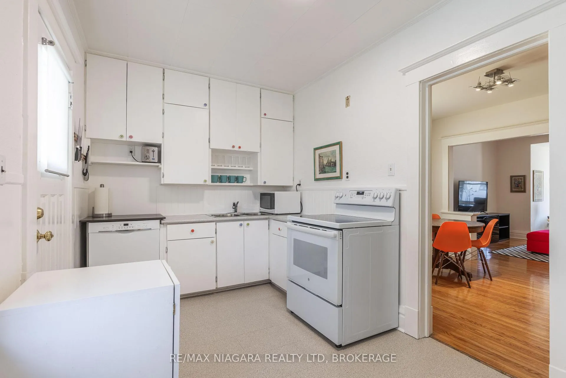 Photo 9 of 25 Wilson Street, St. Catharines, Downtown — HOMEH