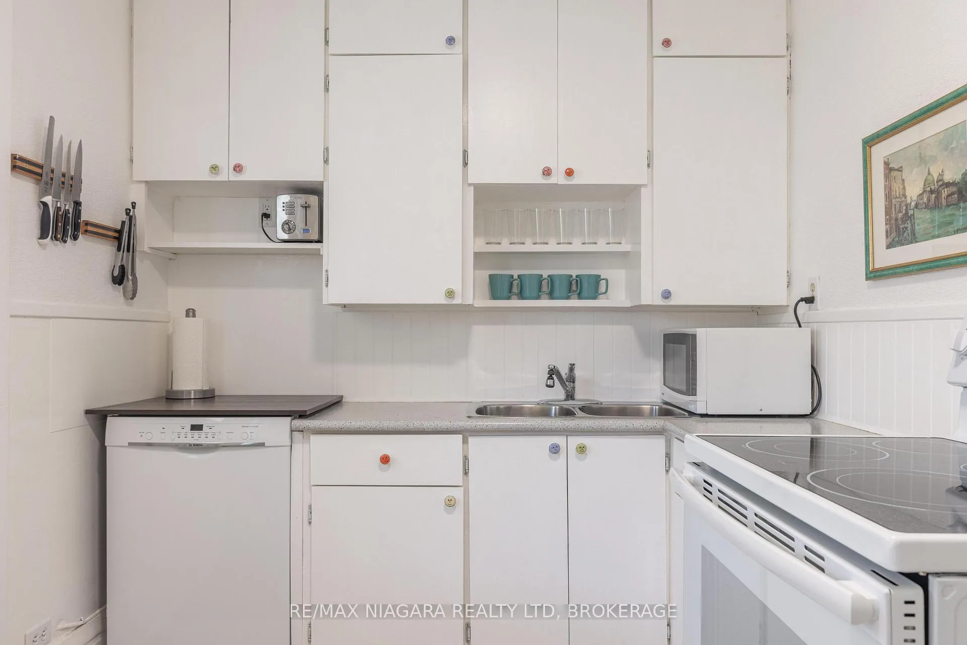 Photo 10 of 25 Wilson Street, St. Catharines, Downtown — HOMEH