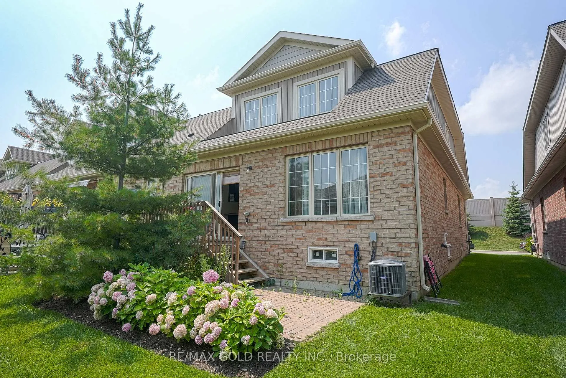 Photo 4 of 53 Muzzo Drive, Brampton, Sandringham-Wellington — HOMEH