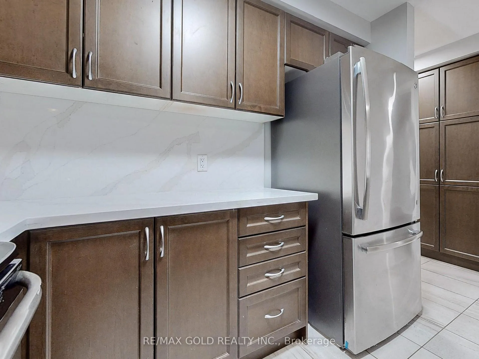 Photo 11 of 53 Muzzo Drive, Brampton, Sandringham-Wellington — HOMEH