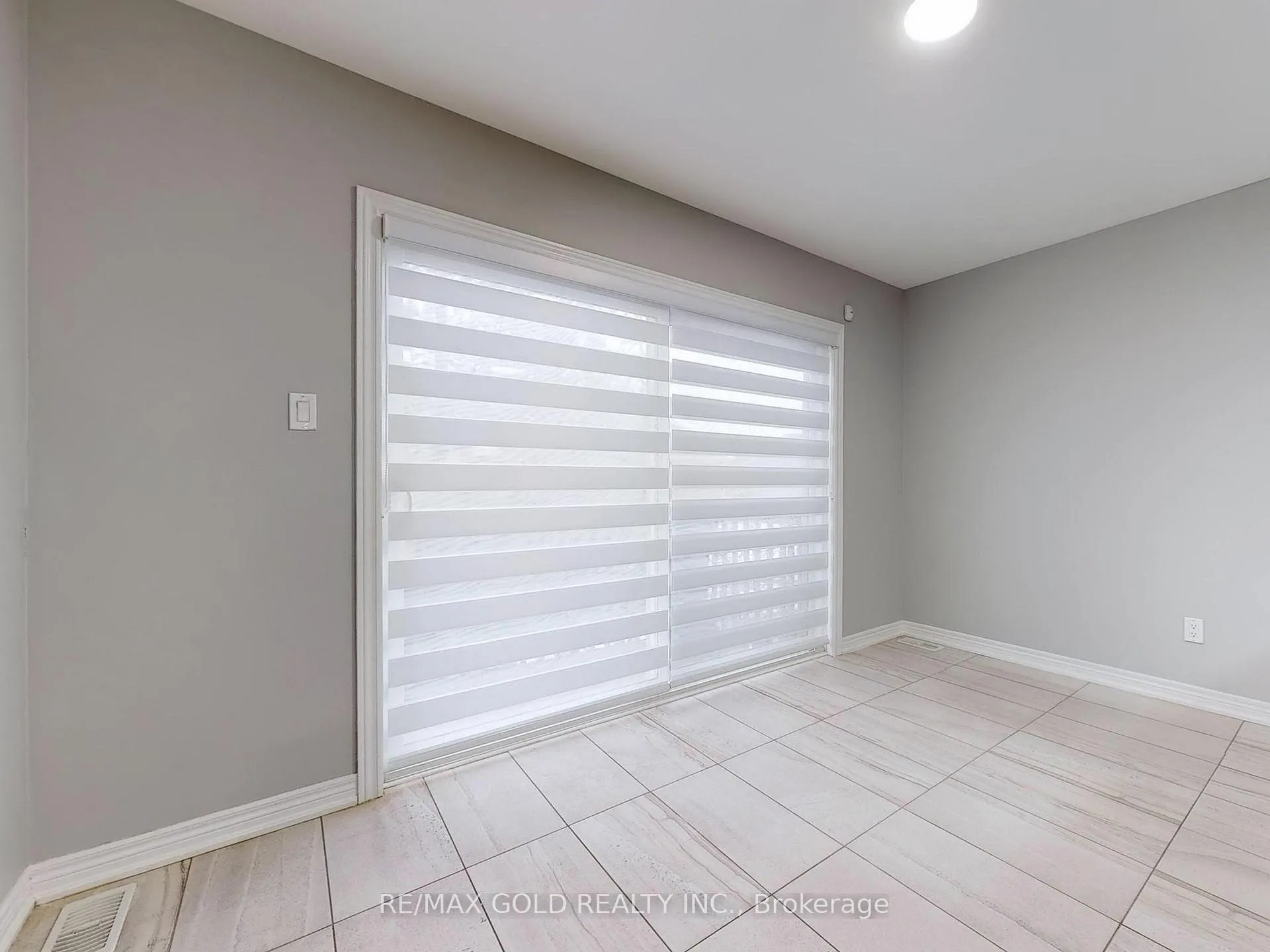 Photo 13 of 53 Muzzo Drive, Brampton, Sandringham-Wellington — HOMEH