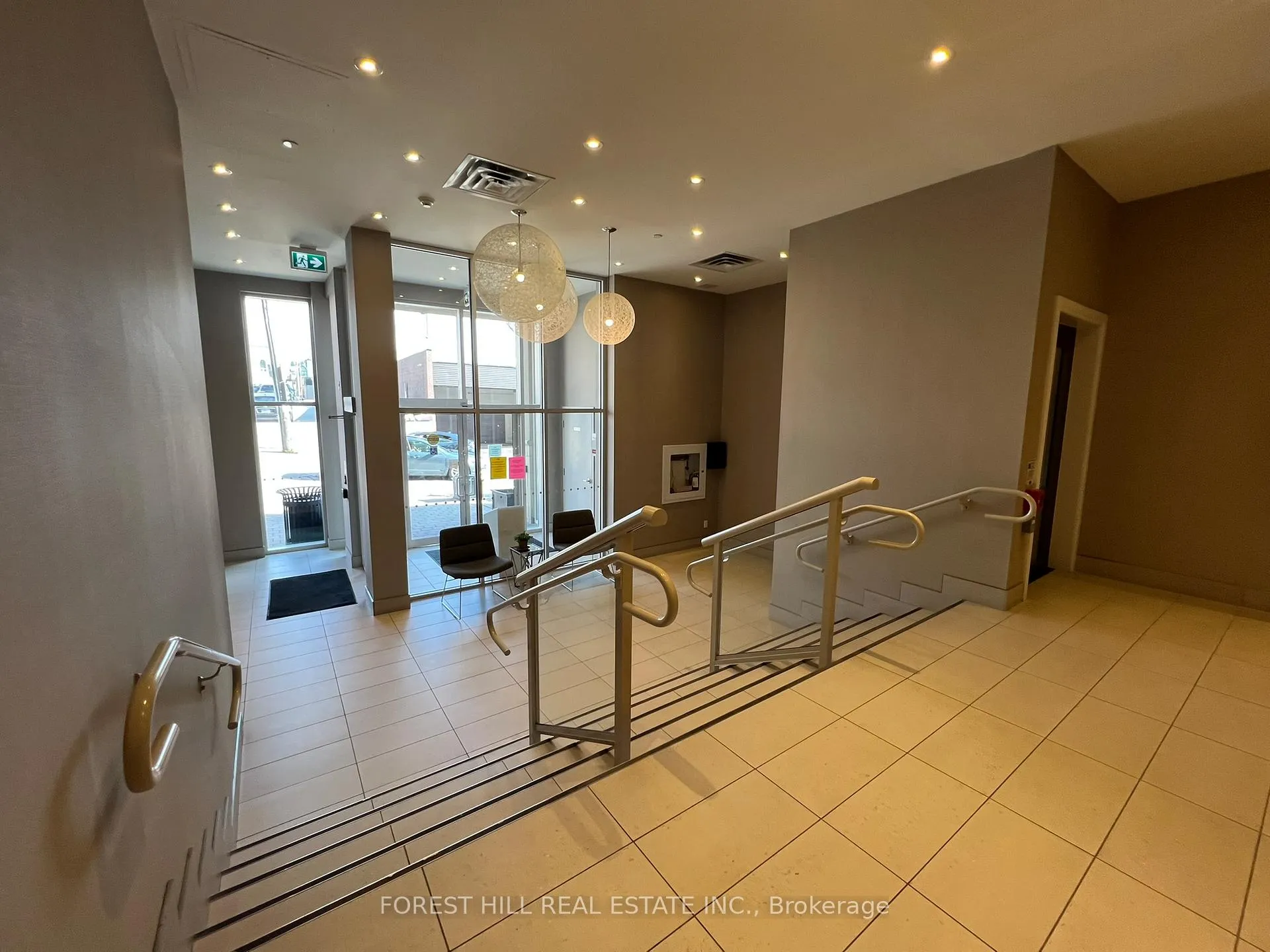 Photo 2 of Unit 604B, 15277 Yonge Street, Aurora, Aurora Village — HOMEH