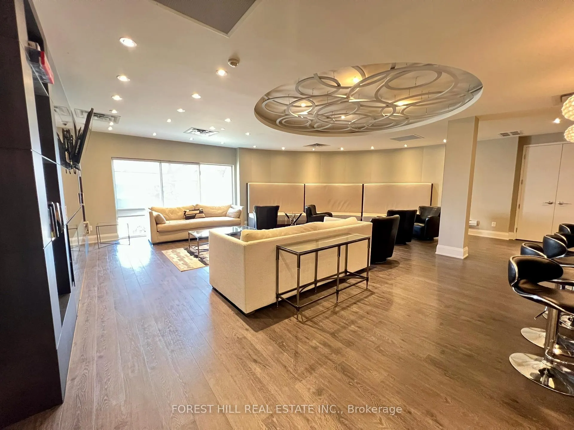 Photo 3 of Unit 604B, 15277 Yonge Street, Aurora, Aurora Village — HOMEH