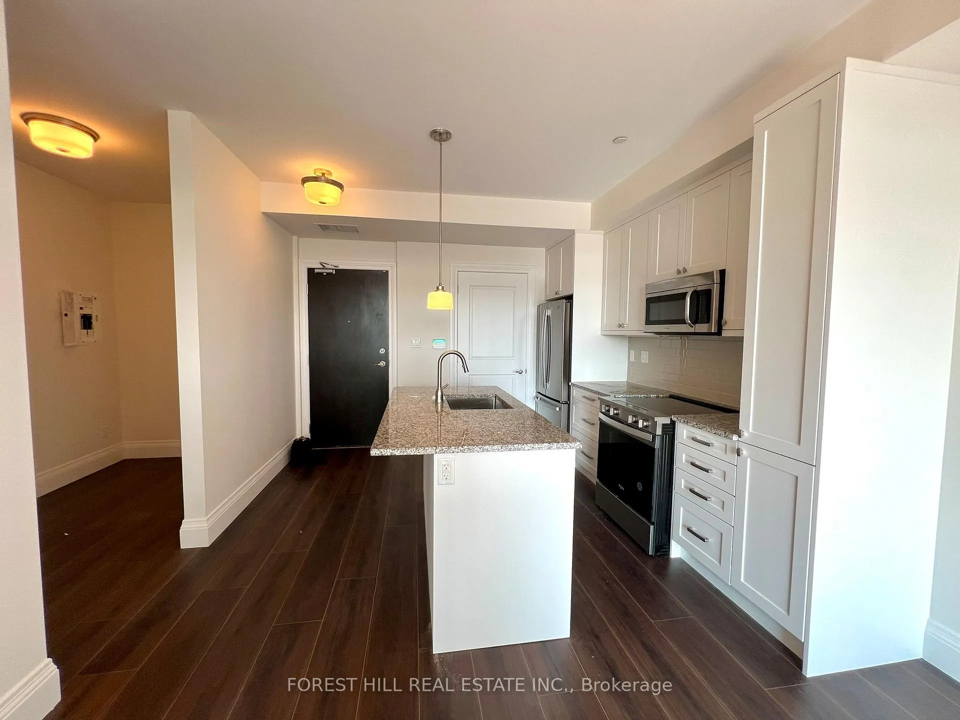 Photo 8 of Unit 604B, 15277 Yonge Street, Aurora, Aurora Village — HOMEH