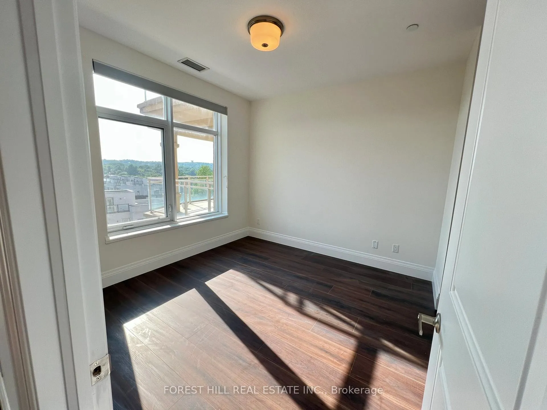 Photo 11 of Unit 604B, 15277 Yonge Street, Aurora, Aurora Village — HOMEH