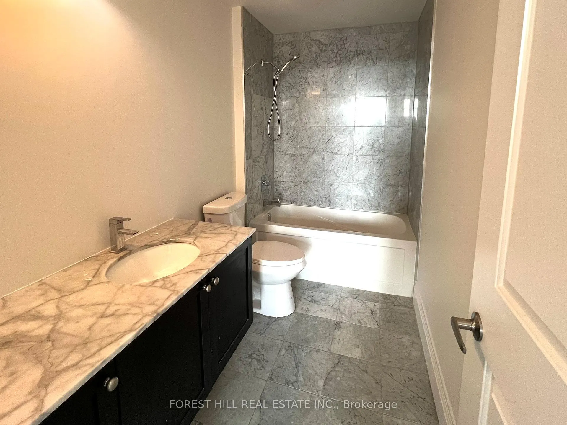 Photo 15 of Unit 604B, 15277 Yonge Street, Aurora, Aurora Village — HOMEH