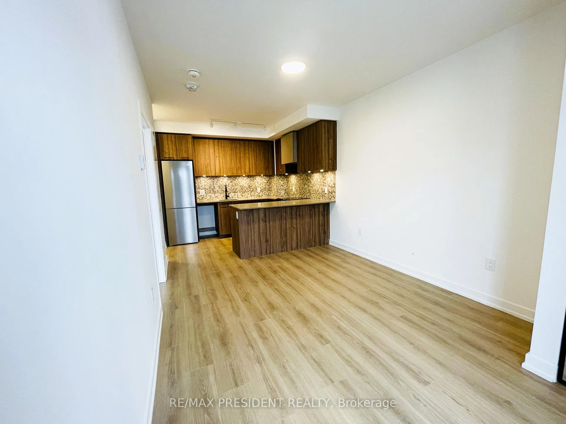 Photo 3 of Unit 9, 20 Lagerfeld Drive, Brampton, Northwest Brampton — HOMEH