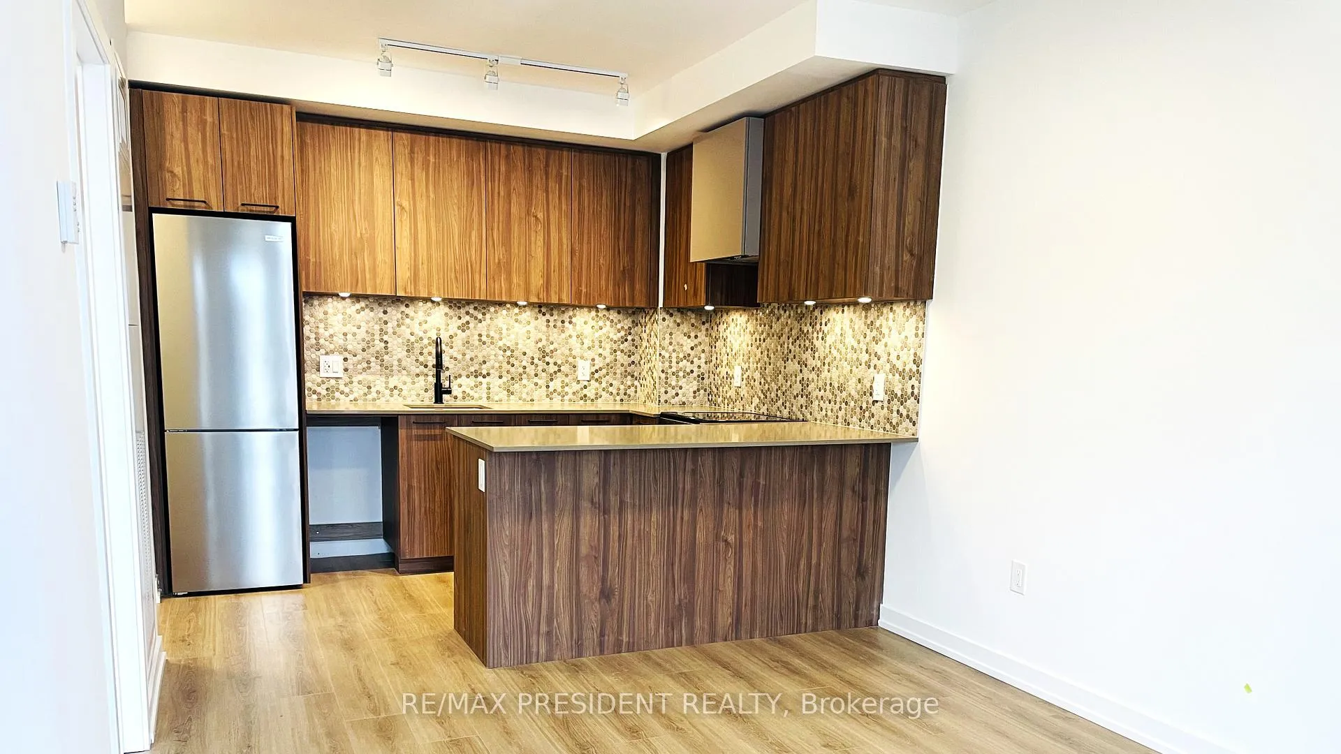 Photo 4 of Unit 9, 20 Lagerfeld Drive, Brampton, Northwest Brampton — HOMEH