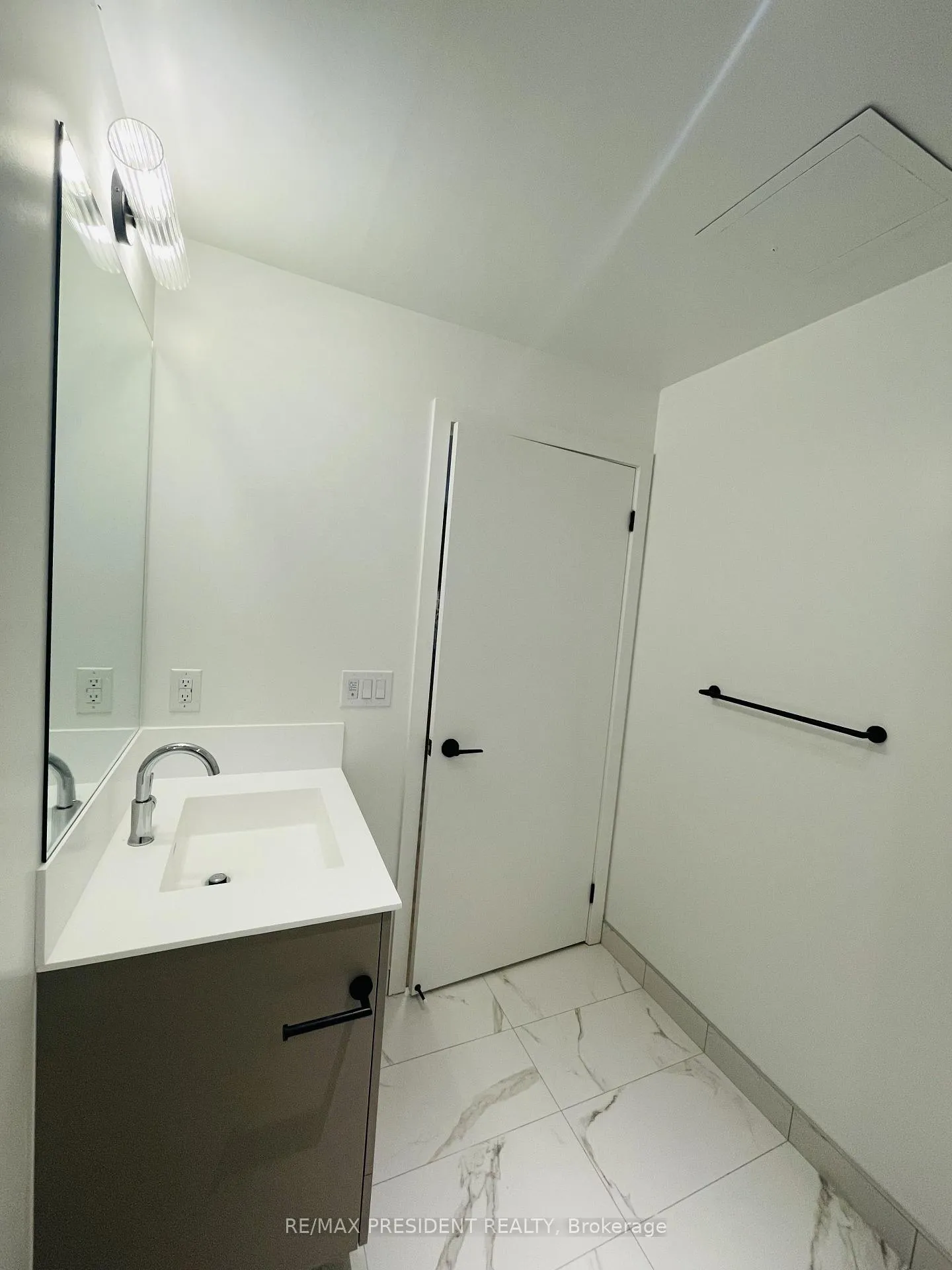 Photo 13 of Unit 9, 20 Lagerfeld Drive, Brampton, Northwest Brampton — HOMEH