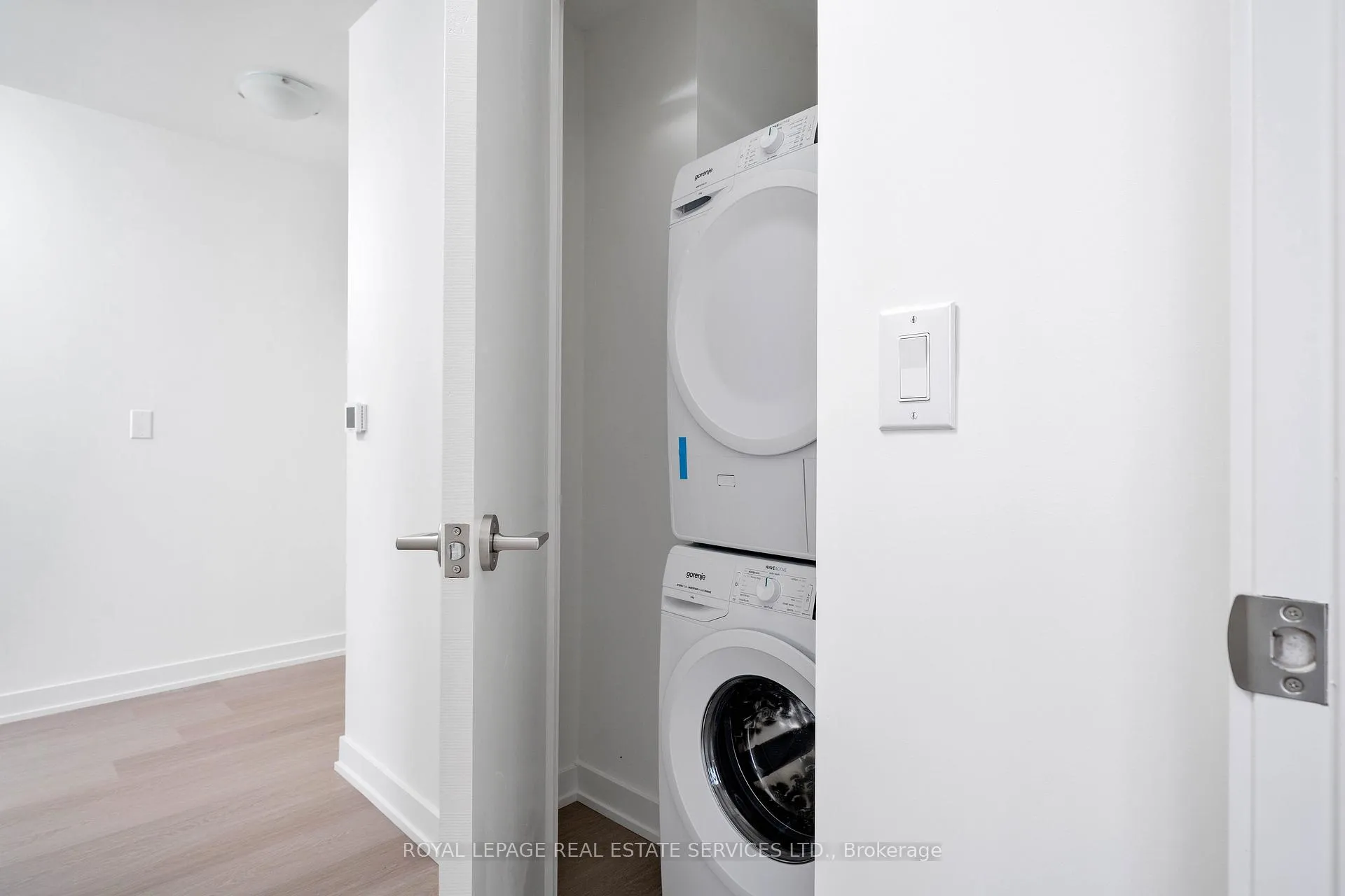Photo 4 of Unit 803, 859 The Queensway, Etobicoke, Stonegate-Queensway — HOMEH