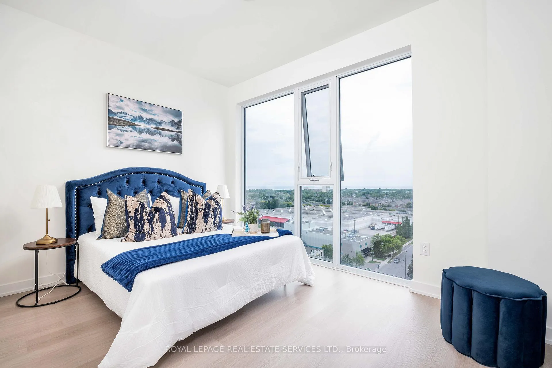 Photo 6 of Unit 803, 859 The Queensway, Etobicoke, Stonegate-Queensway — HOMEH