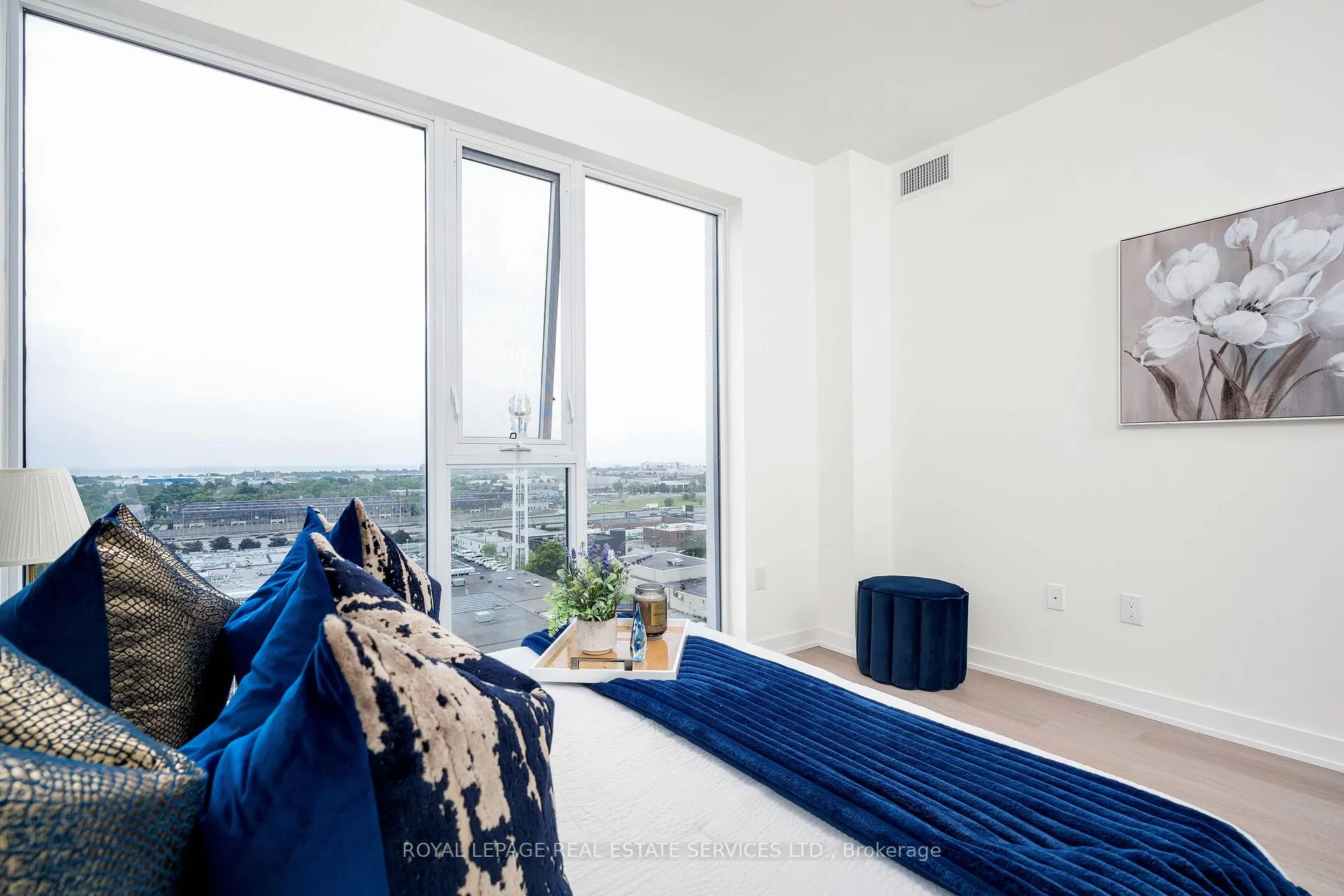 Photo 10 of Unit 803, 859 The Queensway, Etobicoke, Stonegate-Queensway — HOMEH