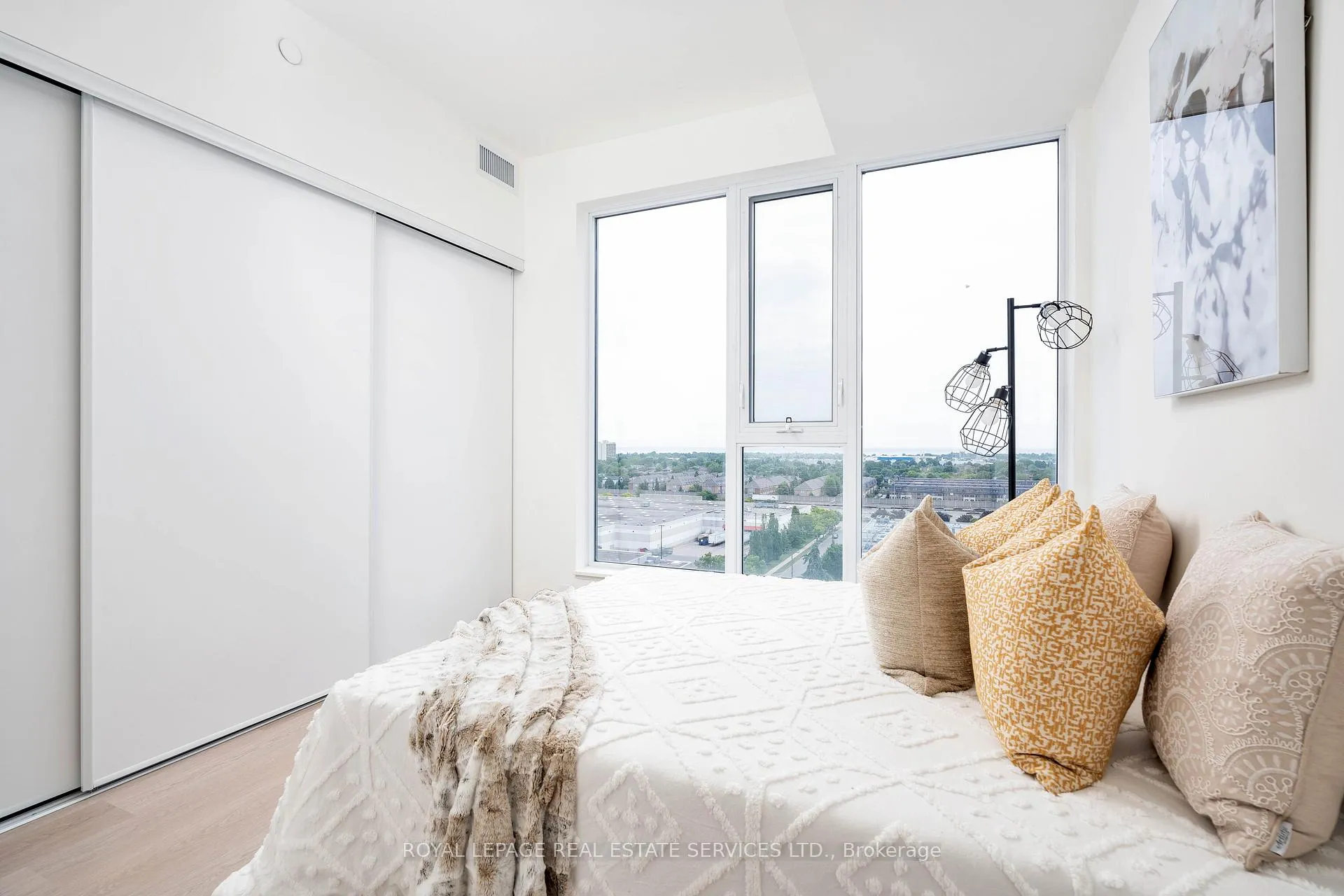 Photo 11 of Unit 803, 859 The Queensway, Etobicoke, Stonegate-Queensway — HOMEH