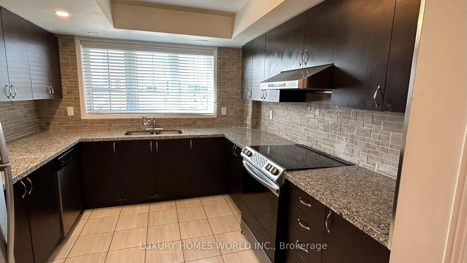 Photo 9 of 2552 Bromus Path S, Oshawa, Windfields — HOMEH