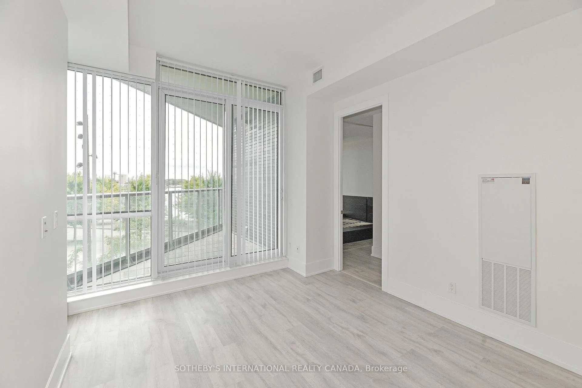 Photo 4 of Unit 217, 1 Edgewater Drive, Toronto, Waterfront Communities — HOMEH