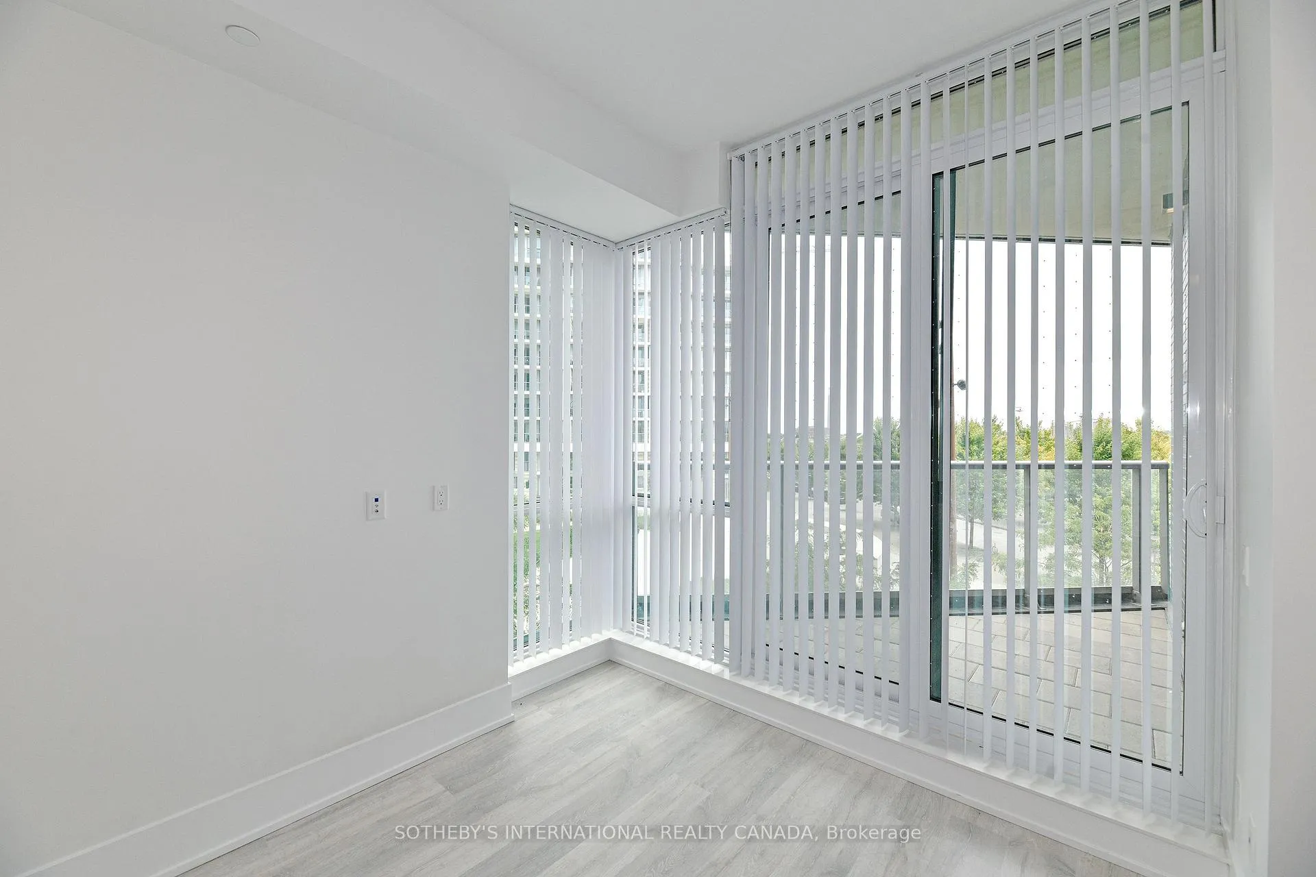 Photo 5 of Unit 217, 1 Edgewater Drive, Toronto, Waterfront Communities — HOMEH
