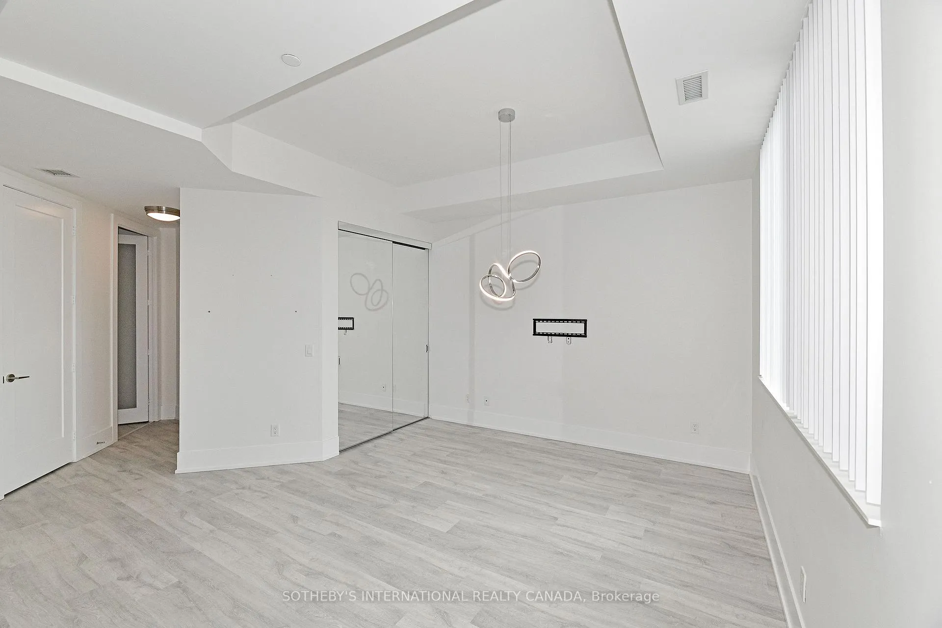 Photo 8 of Unit 217, 1 Edgewater Drive, Toronto, Waterfront Communities — HOMEH