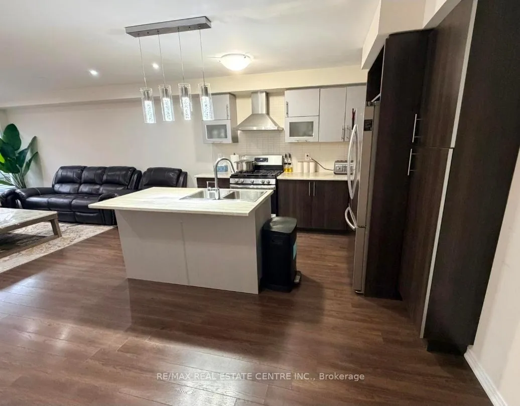 Photo 4 of 485 Queen Mary Drive, Brampton, Northwest Brampton — HOMEH