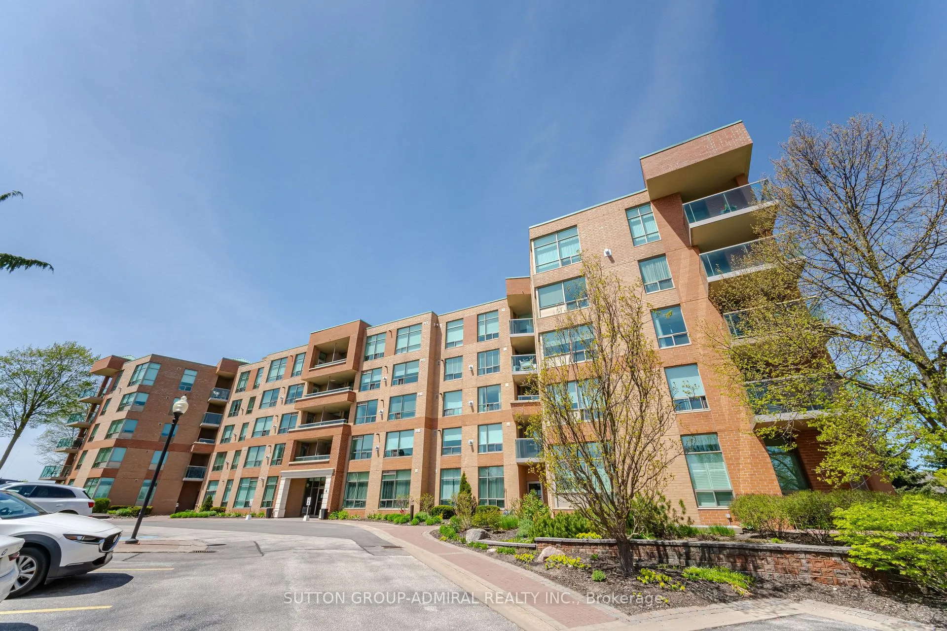 Photo 2 of Unit 412, 4 Briar Hill Heights, New Tecumseth, Rural New Tecumseth — HOMEH