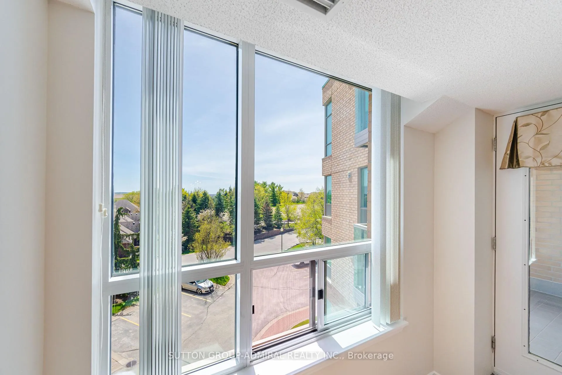 Photo 32 of Unit 412, 4 Briar Hill Heights, New Tecumseth, Rural New Tecumseth — HOMEH