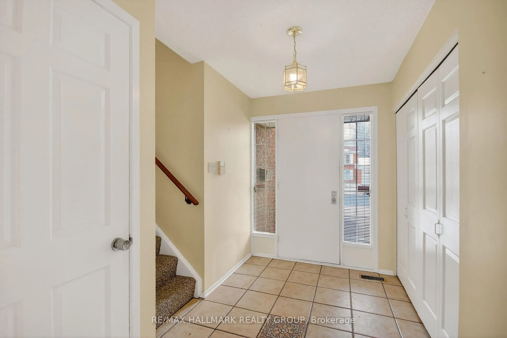Photo 5 of 1050 Plante Drive, Ottawa, Hunt Club/Western Community — HOMEH