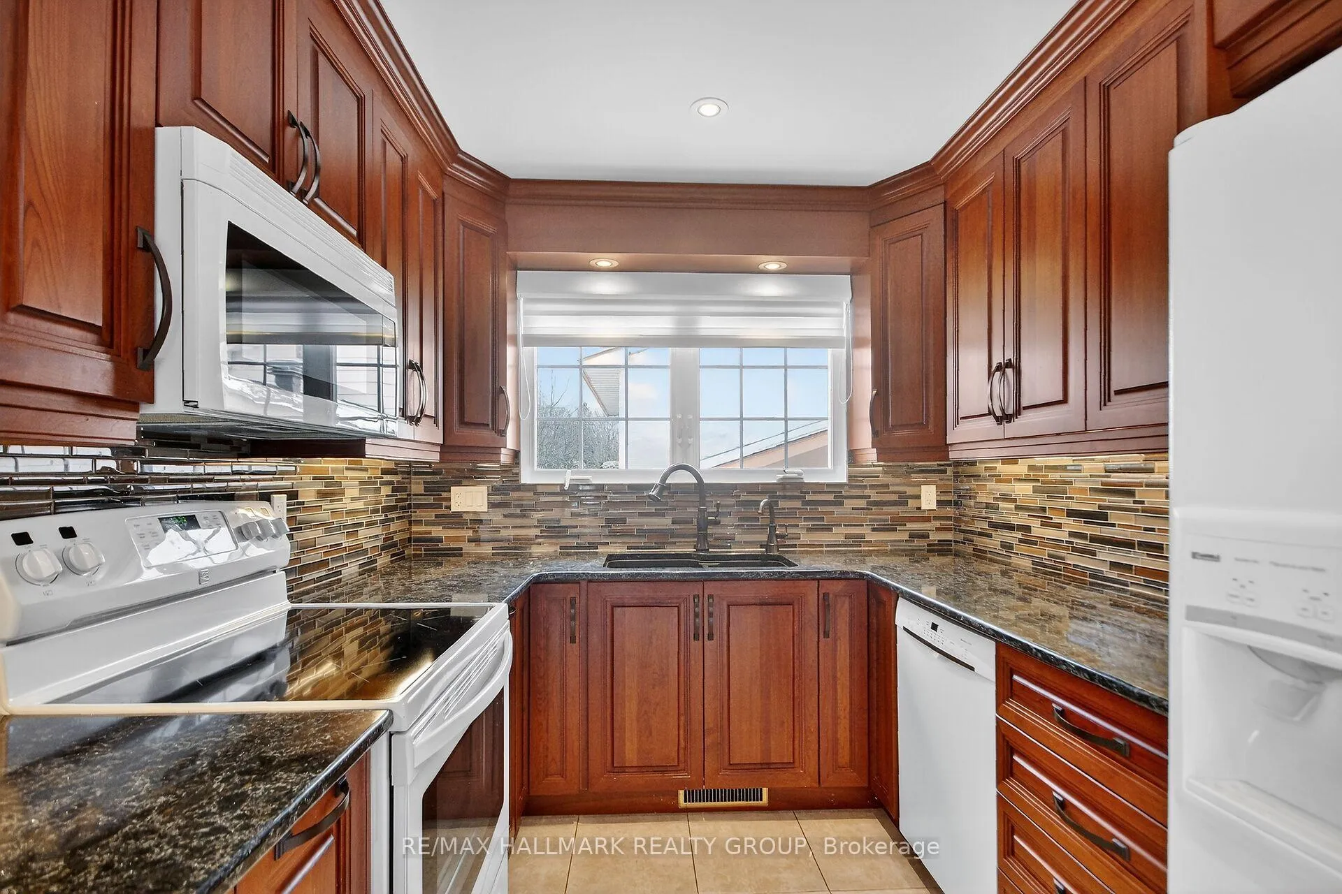 Photo 12 of 1050 Plante Drive, Ottawa, Hunt Club/Western Community — HOMEH