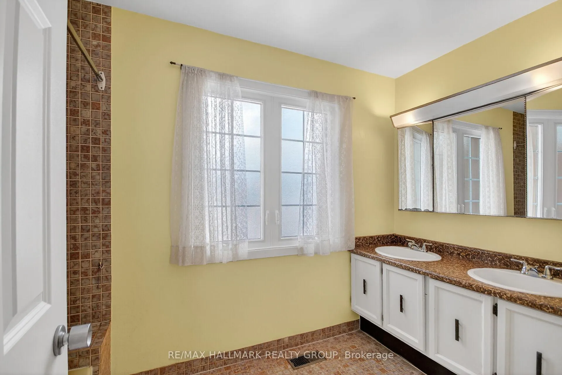 Photo 39 of 1050 Plante Drive, Ottawa, Hunt Club/Western Community — HOMEH
