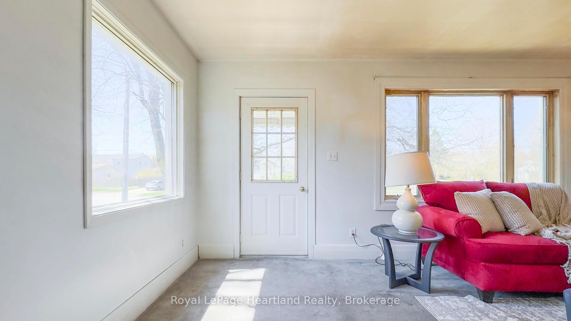 Photo 5 of 136 Cambria Road N, Goderich, Goderich (Town) — HOMEH