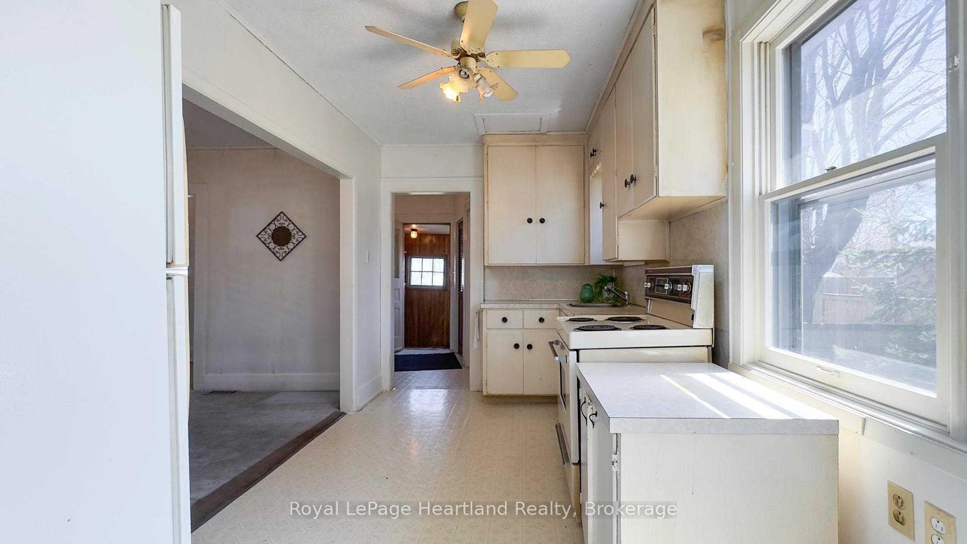Photo 9 of 136 Cambria Road N, Goderich, Goderich (Town) — HOMEH
